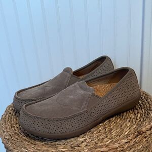 Revitalign Orthotic Suede Slip On - Siesta Burst - 9B - NWOB